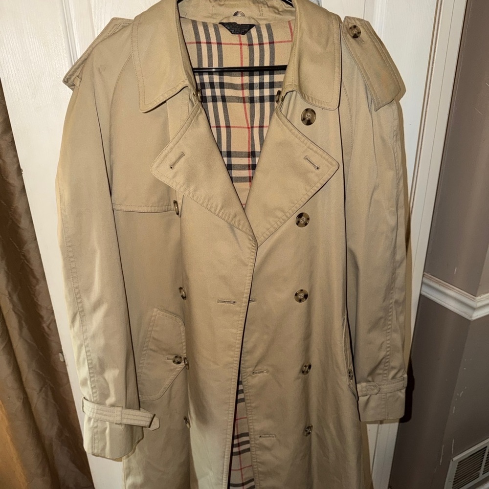 Vintage Tan Trench Coat with Plaid Lining